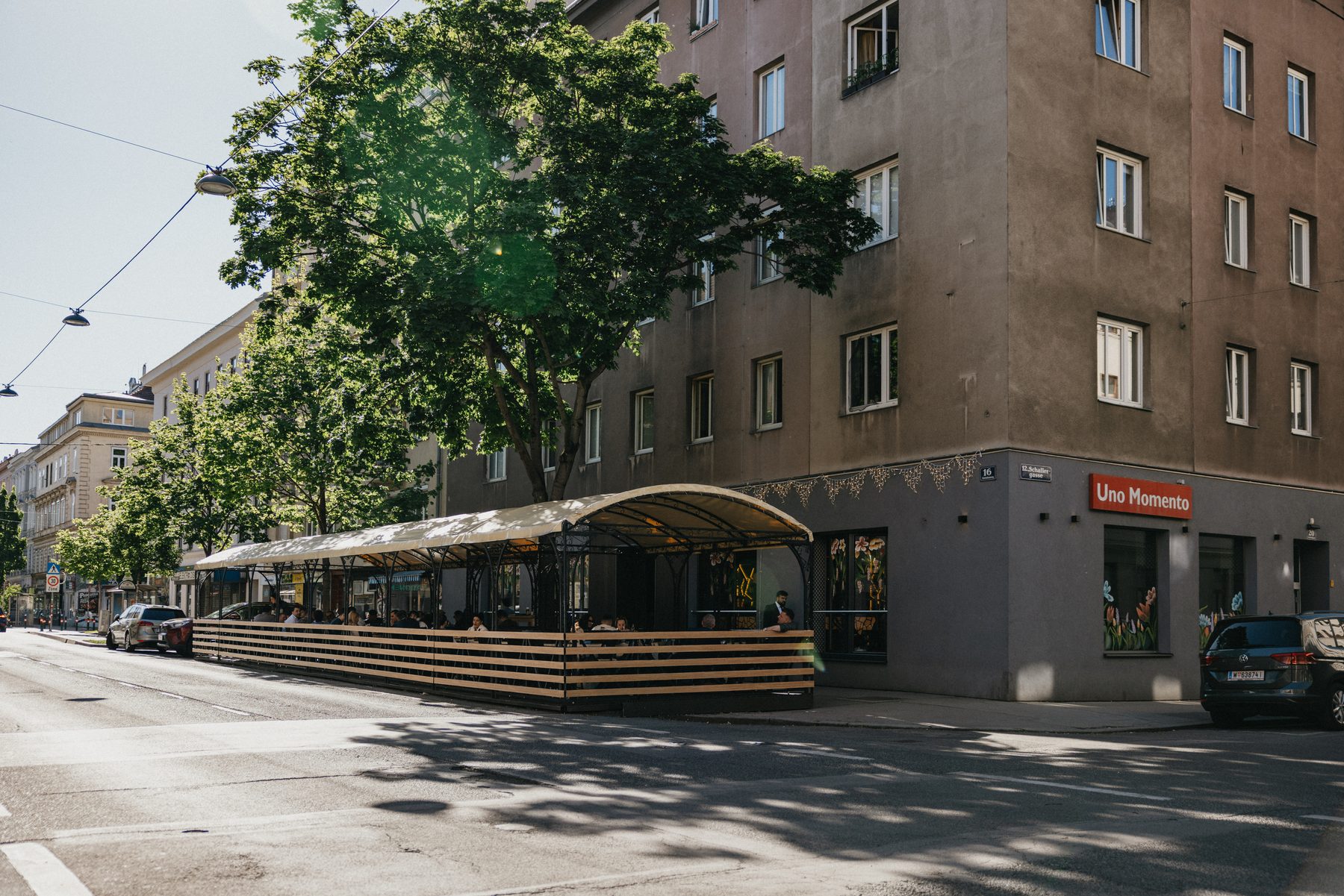 Uno Momento 1120 in Meidling – Außenansicht des Lokals