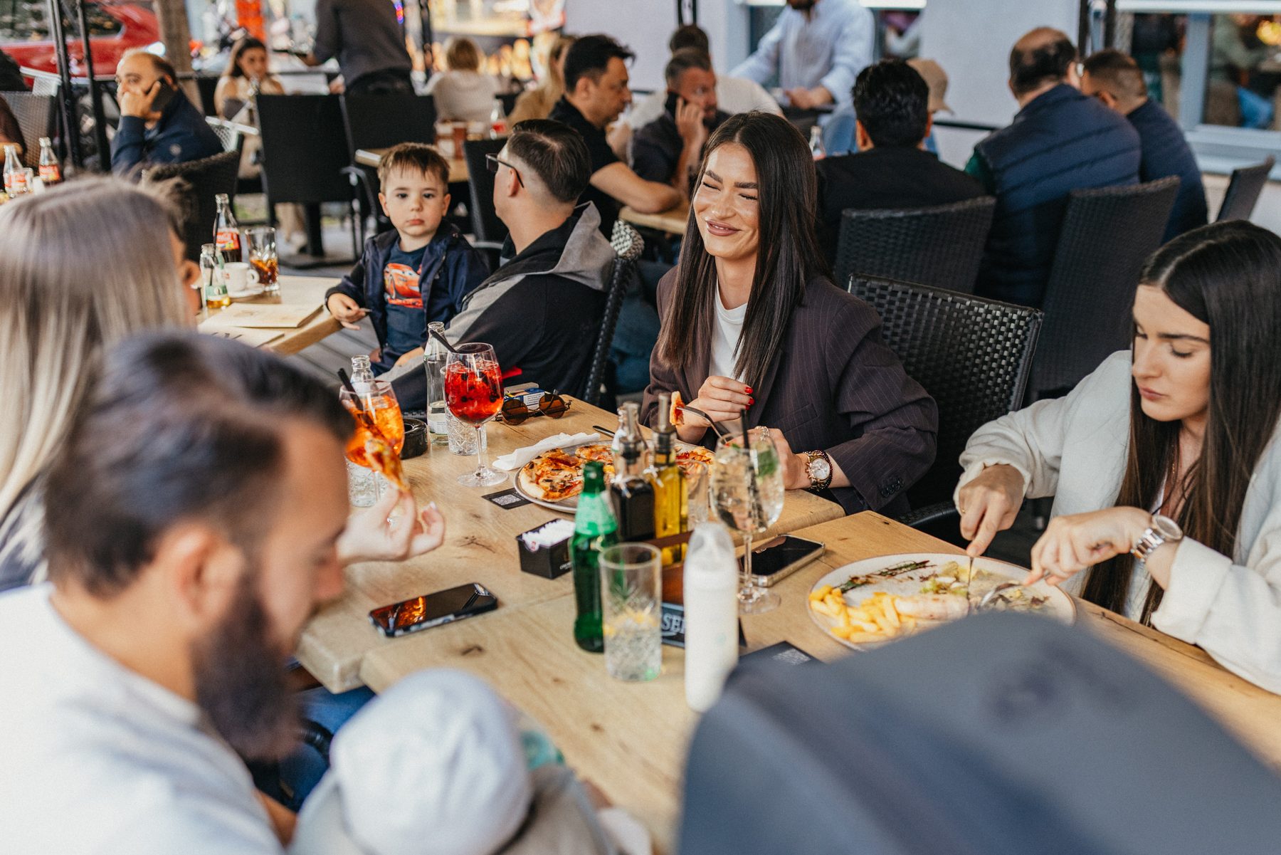 Gesellschaft im Uno Momento 1120 Meidling