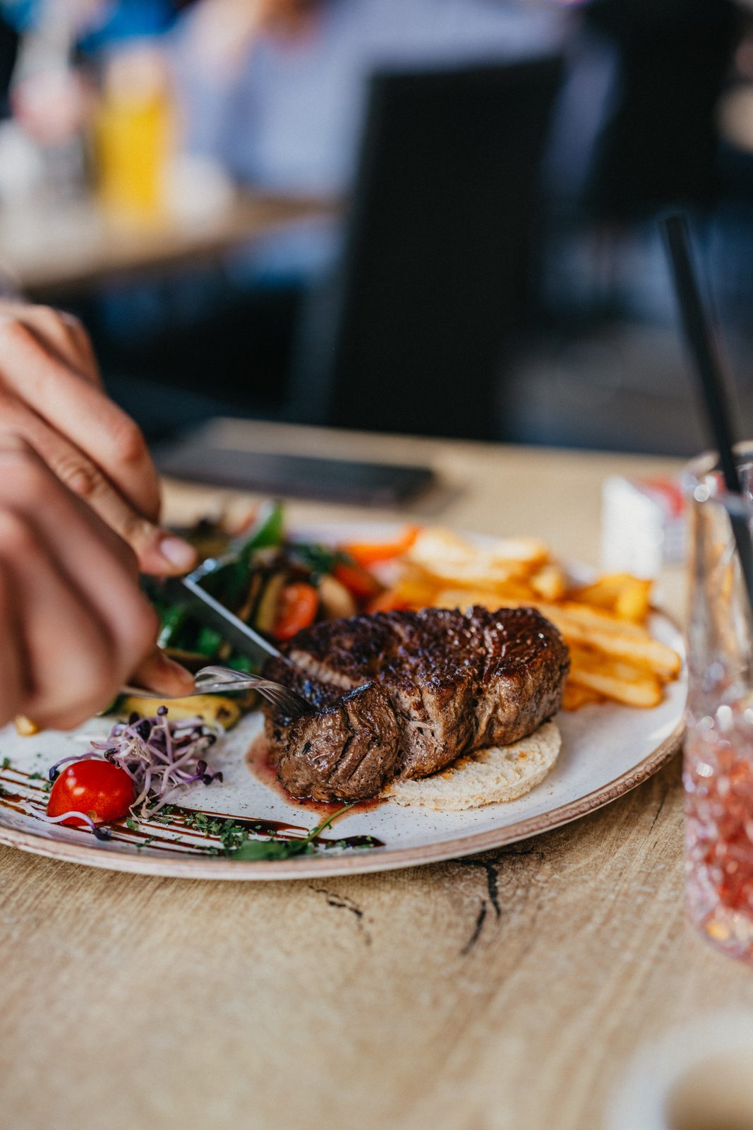 Saftiges Steak als Hauptgang im Uno Momento